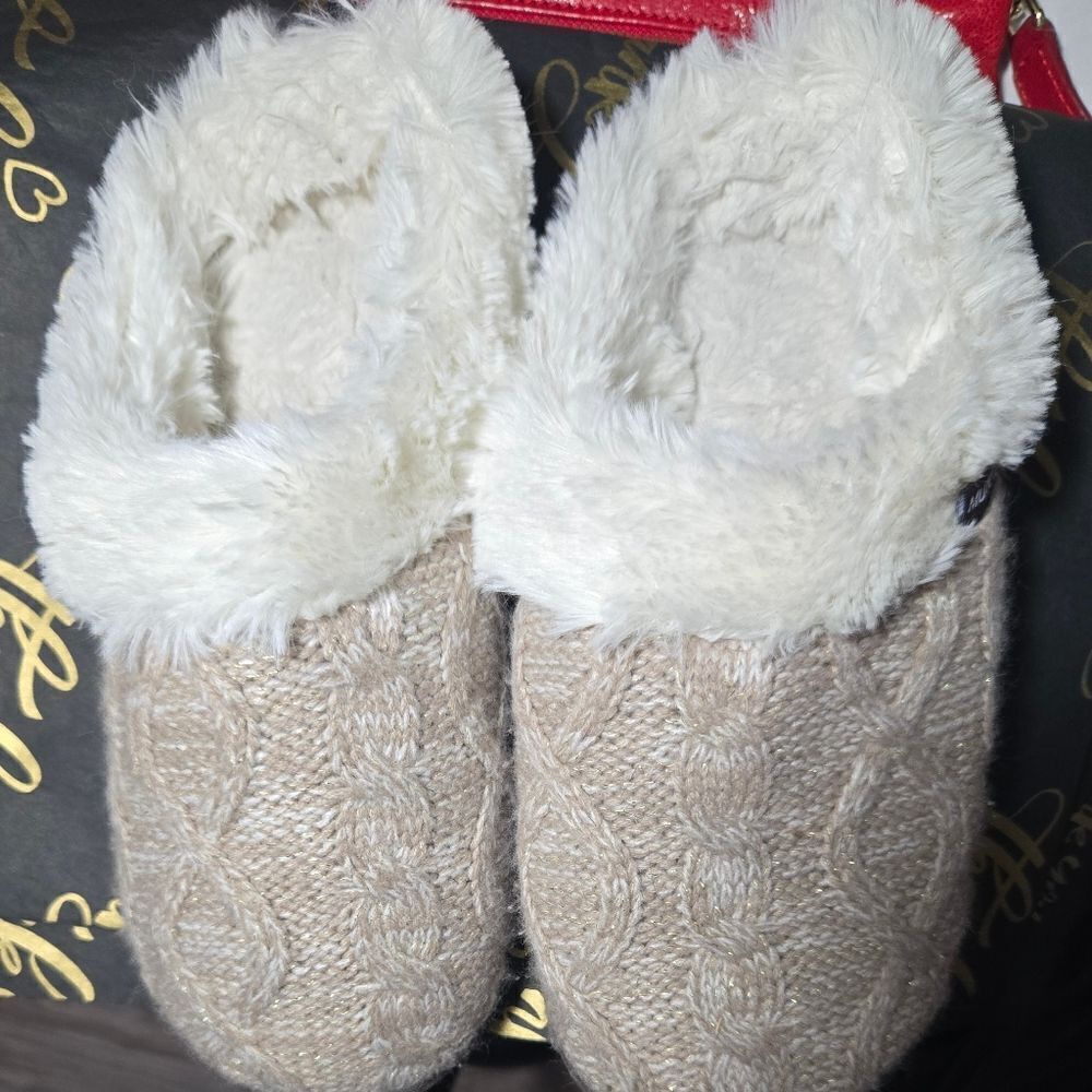 Muk Luke tan slippers size 7/8